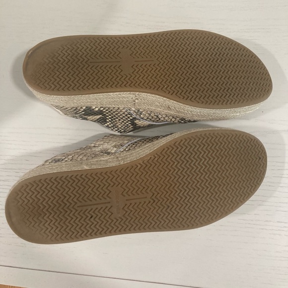 Dolce Vita Snakeskin Trae Zipper Espadrille Sneakers - Picture 8 of 9
